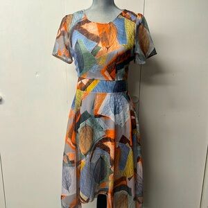 Beautiful fall colors lightweight, short sleeve dress. Is sheer in some spots